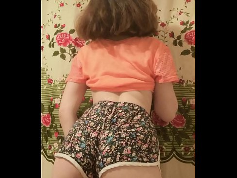 ❤️ Sexy mladá kočka svléká šortky před kamerou. ❤️ Super porno u cs.allo-sex.ru ❌️
