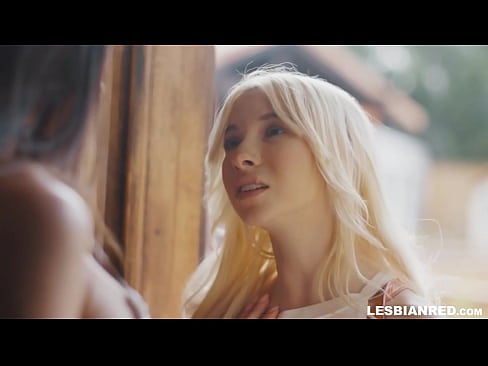 ❤️ Dívka se po několika měsících vrátí domů a skončí u lízání kundy své nevlastní matky ❤️ Super porno u cs.allo-sex.ru ❌️